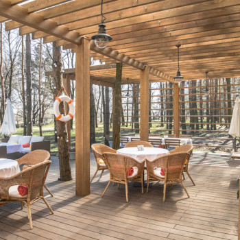 Wood floring on the terrace of a restaurant