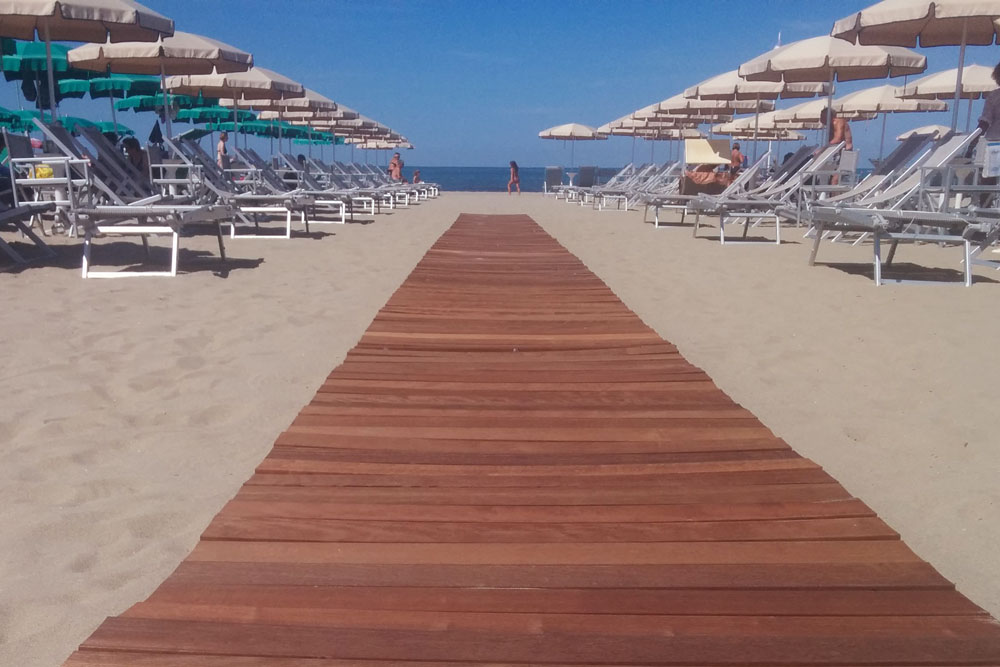 Rool out walkway for beaches