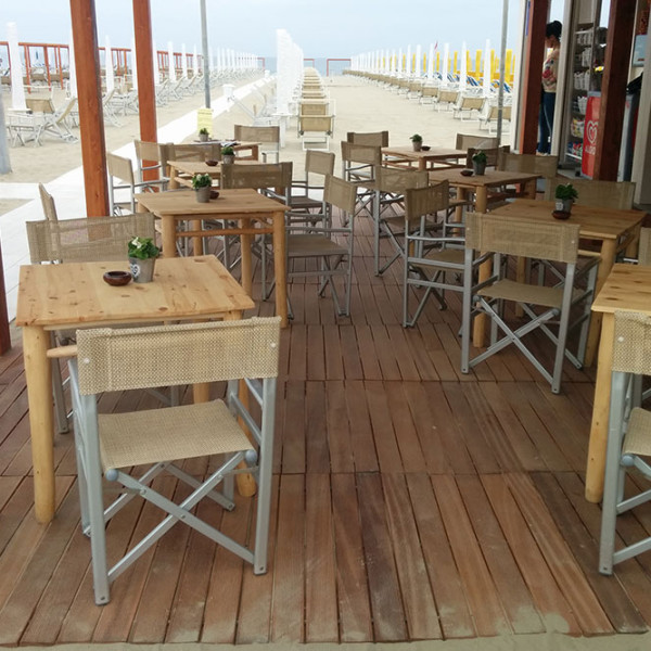 Beachside Decking for restaurant and coffee shops